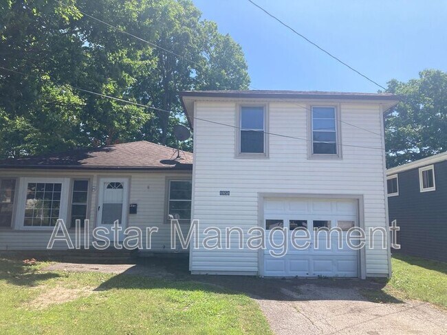 Building Photo - 8958 Woodridge Ln