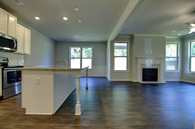 Building Photo - 7731 Silk Tree Pointe