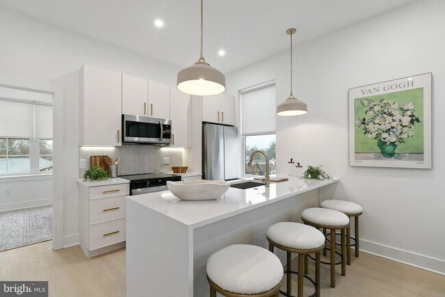 Building Photo - 30 W Allens Ln