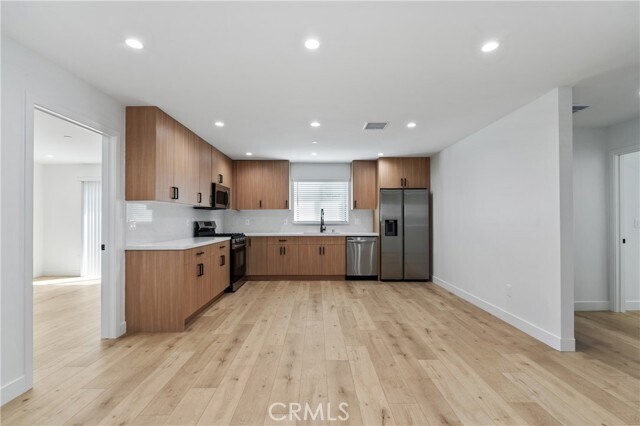 Building Photo - 11140 Woodley Ave