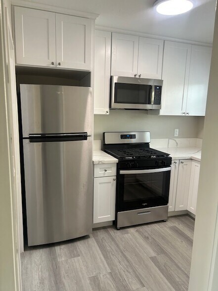 Building Photo - 2541 Walnut St