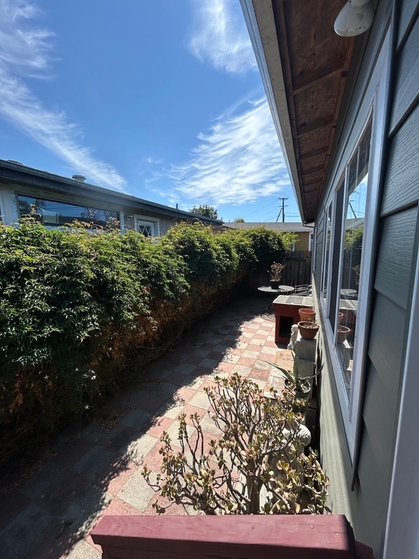 Building Photo - 554 Sanford Ave