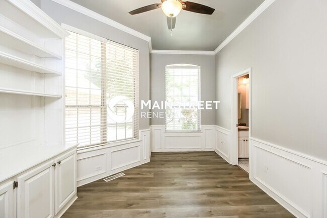 Building Photo - 4 Bedroom Pet-Friendly Home in Oklahoma City, OK with Main Street Renewal