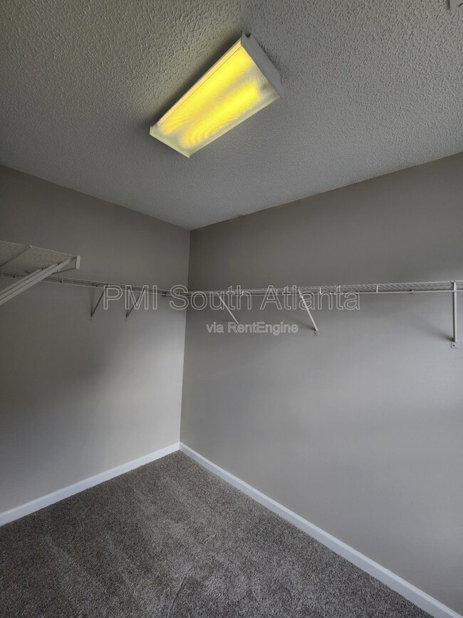 Building Photo - 176 Shenandoah Dr