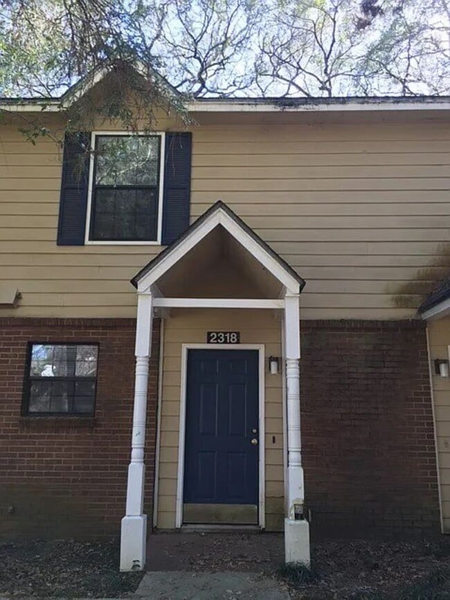 Building Photo - 2 Bed, 1.5 Bath Townhome w/ an office Available NOW!