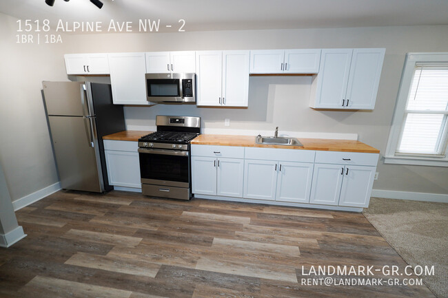 Building Photo - Updated 1 Bed/1Bath – First Month Only $575!