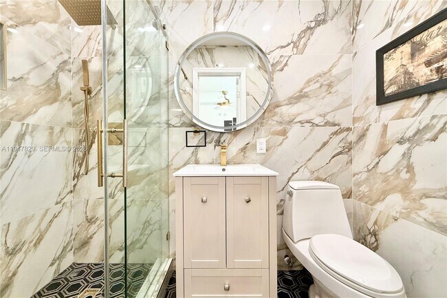 Building Photo - 2216 NE 18th Ave