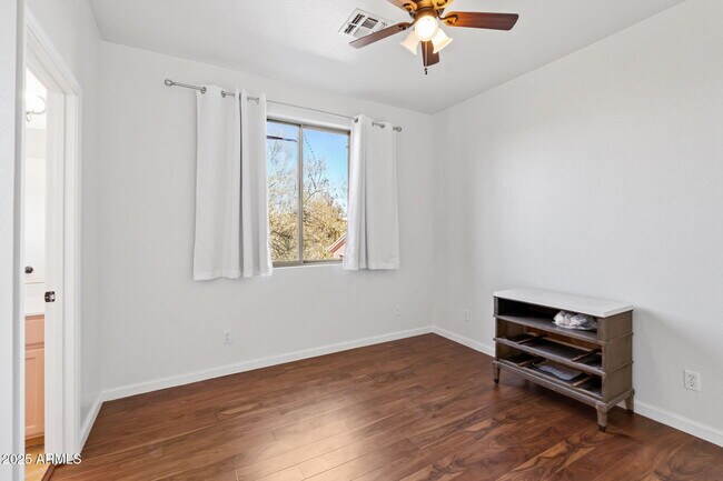 Building Photo - 4118 E Justica St