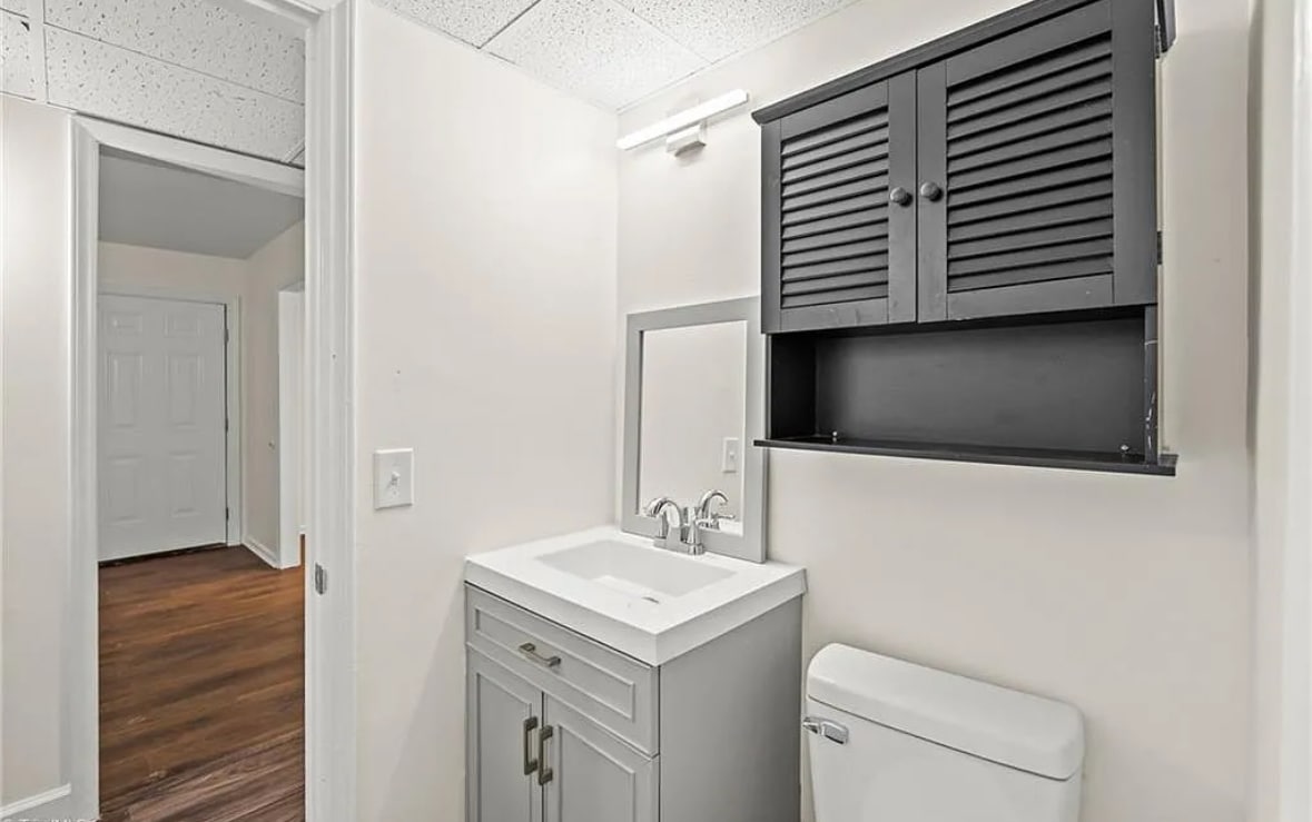 Building Photo - 372 S Cherry St