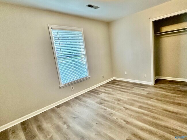 Building Photo - 7520 SW Clubfield Dr