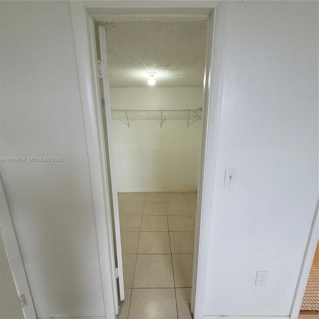 Building Photo - 10090 NW 80th Ct