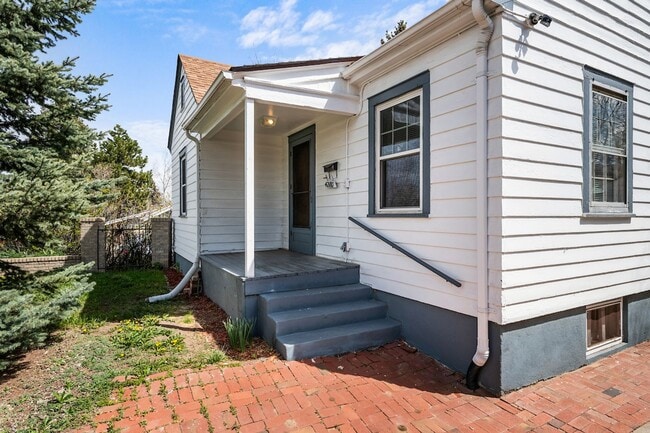 Building Photo - Updated 3-Bedroom, 2-Bath Home in the Heart of Englewood - Available Now!
