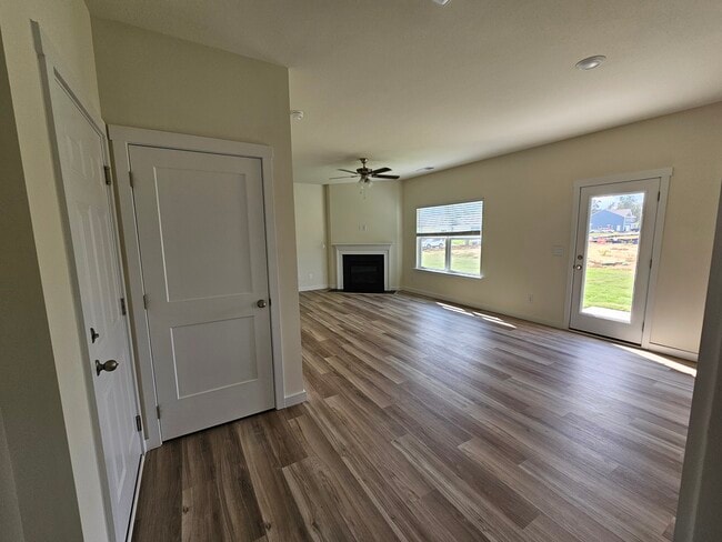 Building Photo - 7327 Bendire Lp