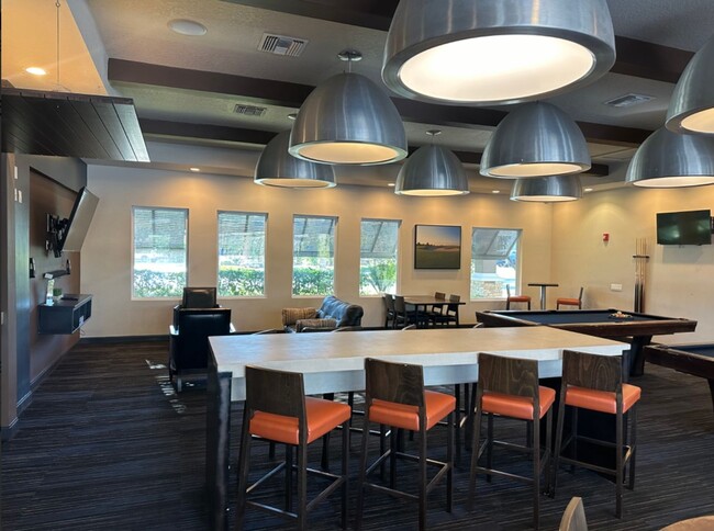 Building Photo - 3 BED 2.5 BATH TOWNHOME IN THE VISTAS AT C...
