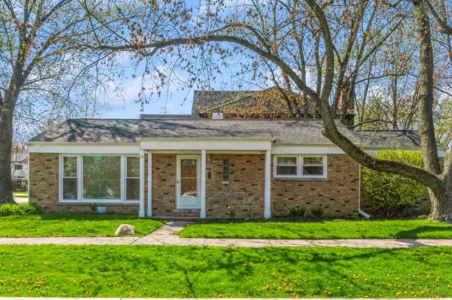 Primary Photo - 2402 Illinois Rd