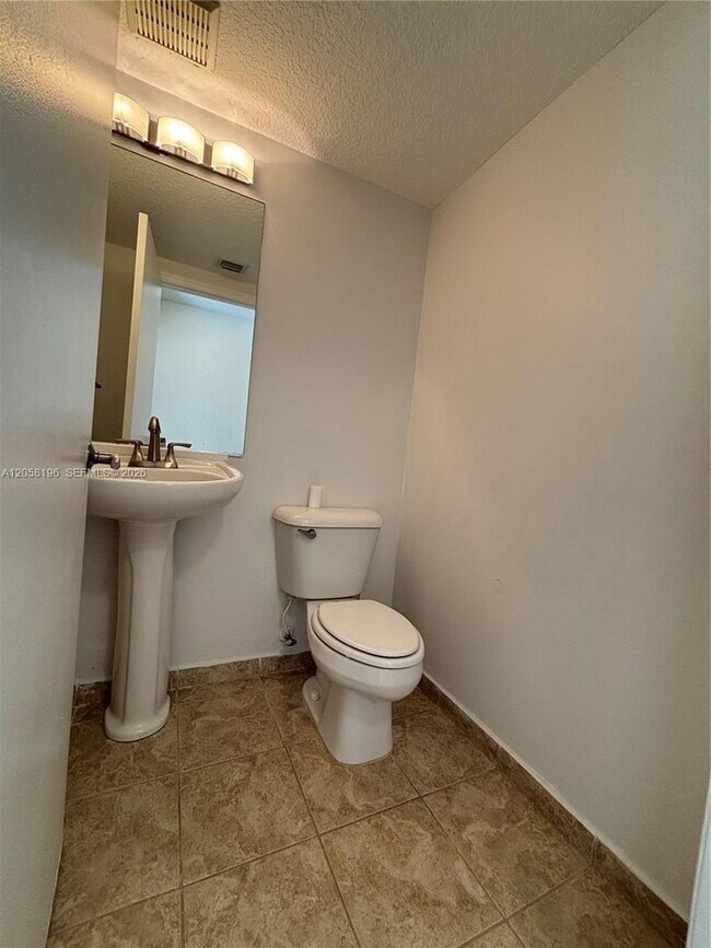 Building Photo - 4931 N Harbor Isles Dr