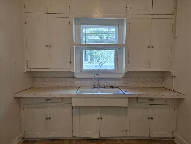 Building Photo - 4613 Avenue G