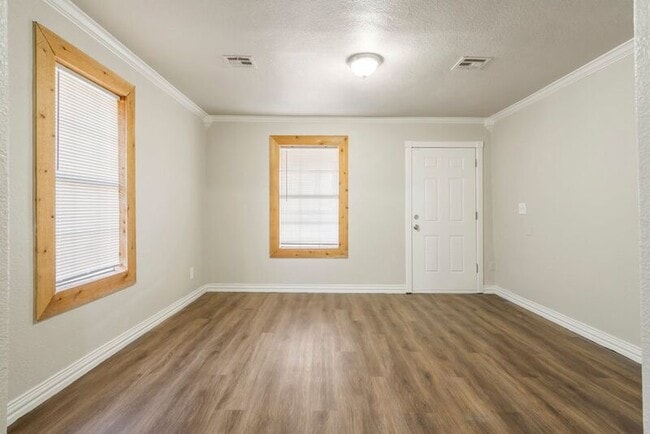 Building Photo - 2514 E Archer St