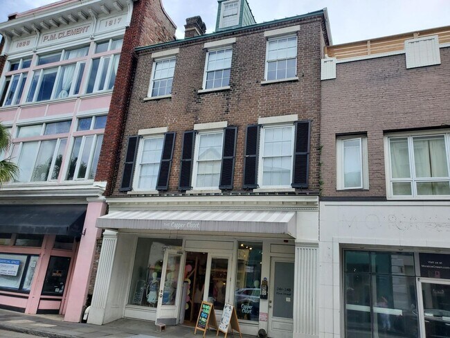 Building Photo - Fully Furnished Downtown Rental Available June 1st!!!