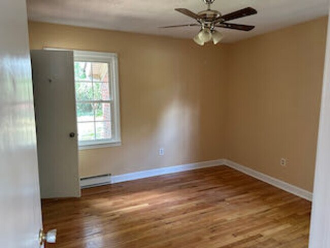 Building Photo - 212 Fairway Drive