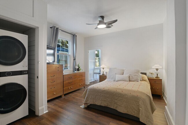 Building Photo - 4813-4813 Bienville St