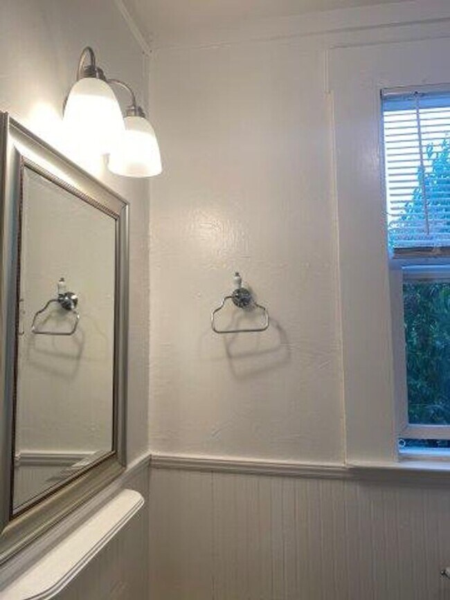 Building Photo - 325 Ohio St