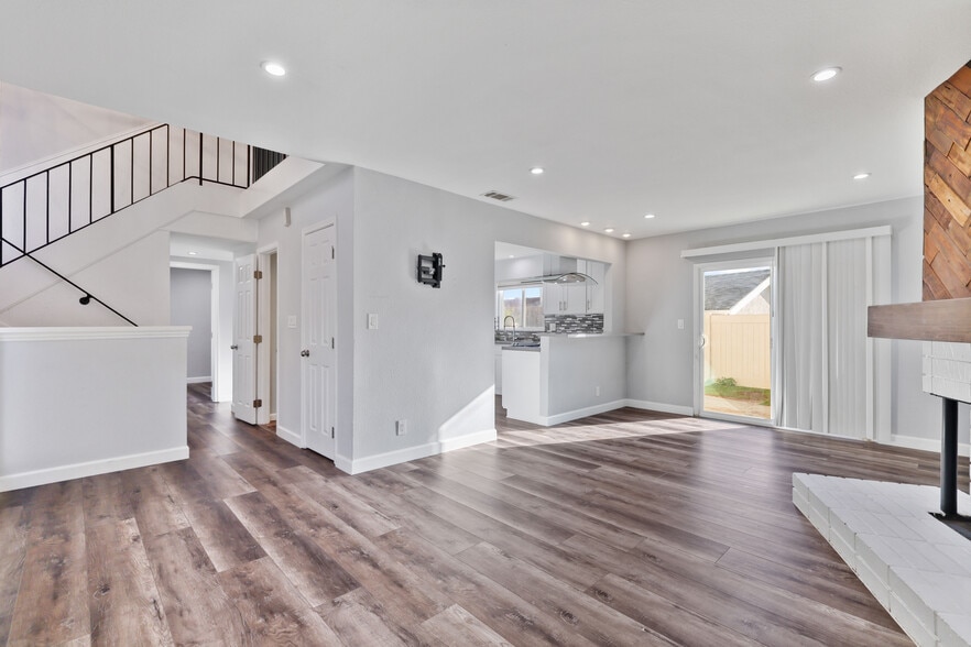 Building Photo - 2702 College Ln