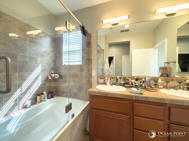 Building Photo - 3 Bedroom Condo for Rent in Ventura!