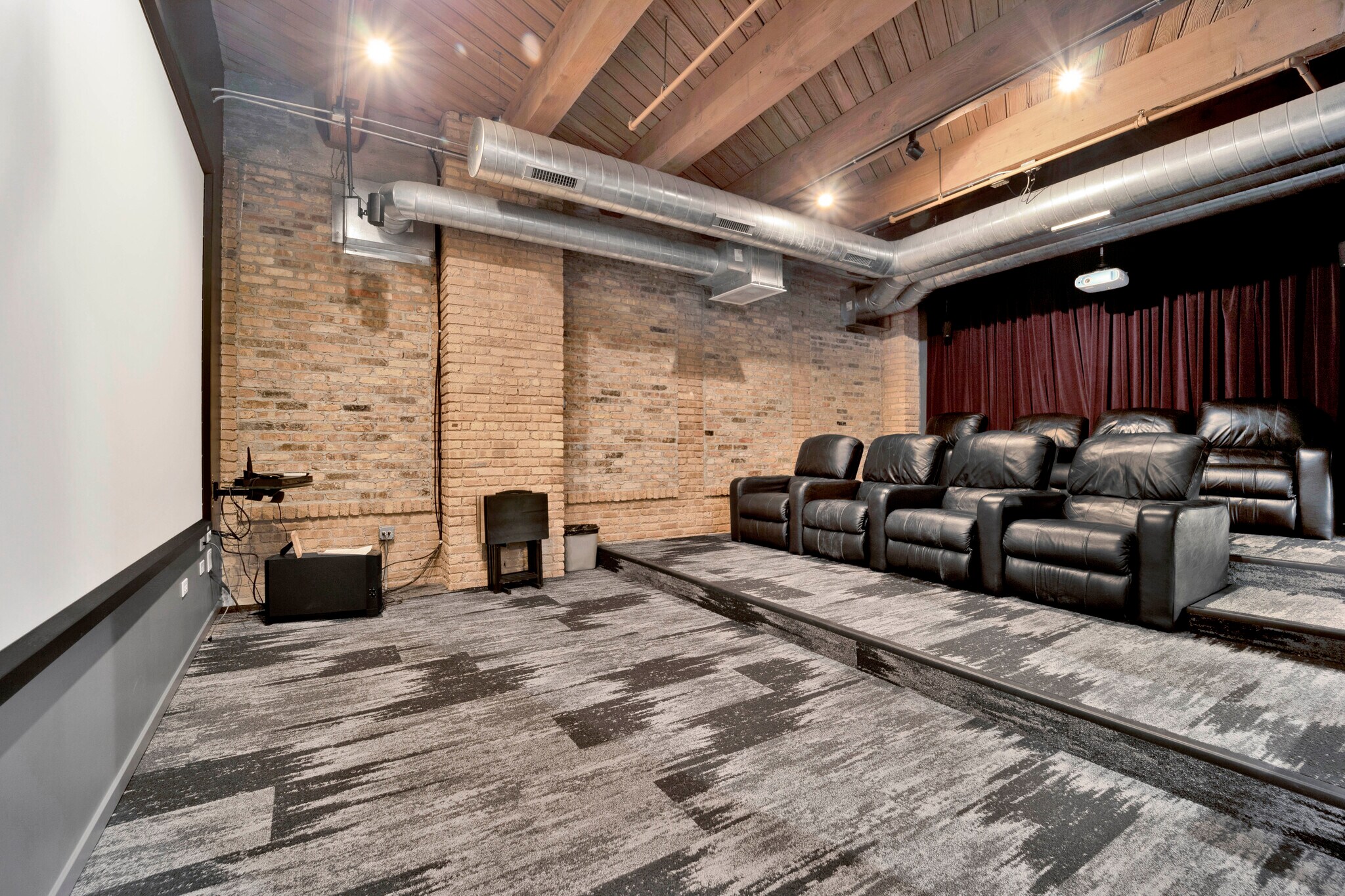 Building Photo - 1040 W Adams St