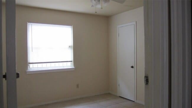Building Photo - 12461 Wellington Park Dr