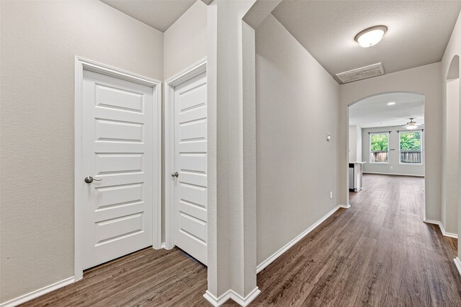 Building Photo - 2511 Sandbar Shark Ct
