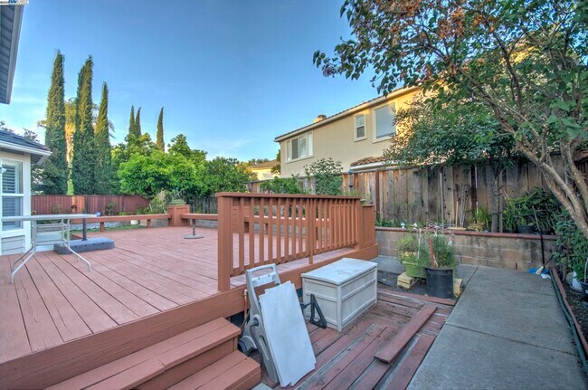 Building Photo - 5481 Aspen St