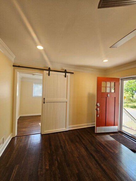 Building Photo - 276 Frasier St SE