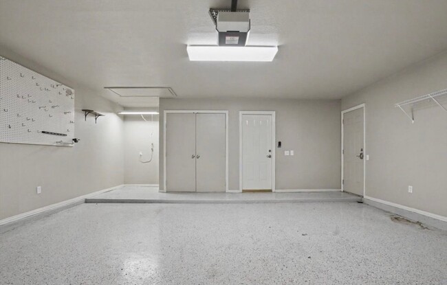 Building Photo - 412 N Forest Ridge Blvd
