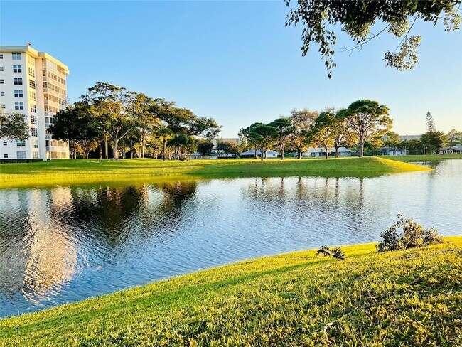 Building Photo - 3010 N Course Dr