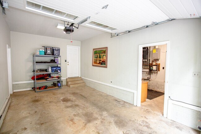 Building Photo - 26 Indian Knob Rd