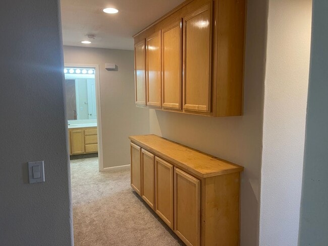 Building Photo - 2733 Sunflower Cir