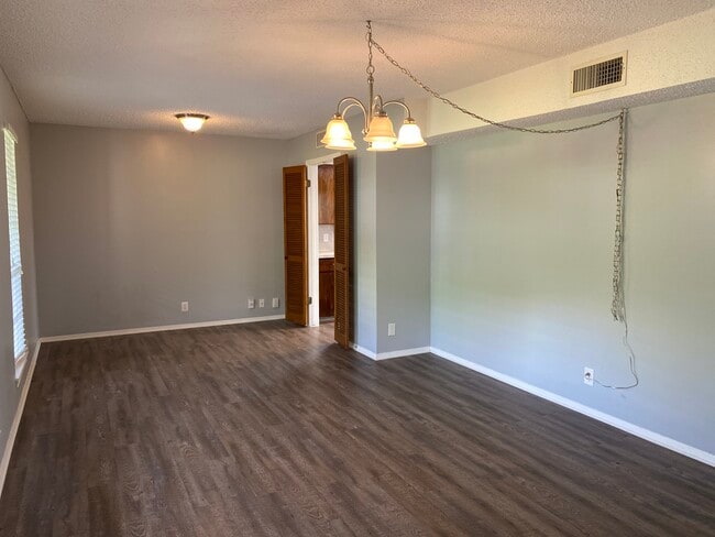 Building Photo - 301 Starbright Dr