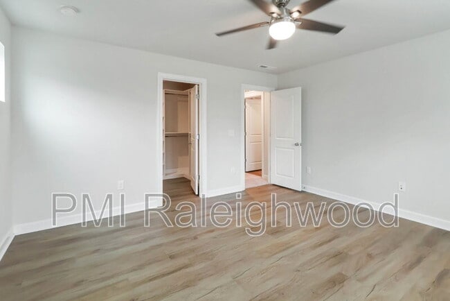 Building Photo - 521 Brittany Ct