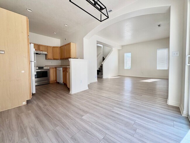 Building Photo - 1553 Vivante Way