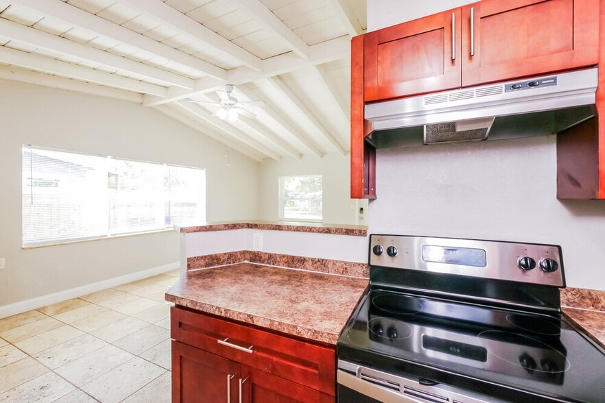 Building Photo - 1616 NW 16th St