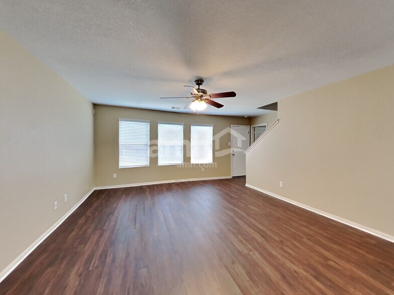 Building Photo - 9928 Grebe Dr