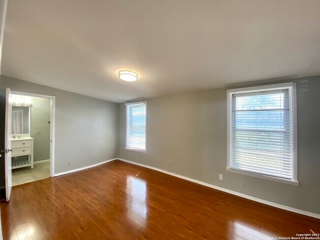 Building Photo - 178 Sweetbriar Ave