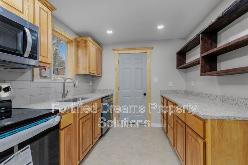 Building Photo - 1903 Larkin St