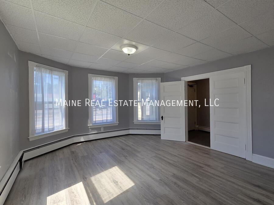 Building Photo - 131 College Ave