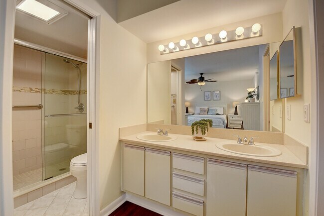 Building Photo - 950 Lavers Cir