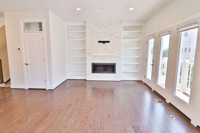 Building Photo - 1424 Piccard Dr