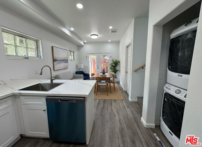 Building Photo - 929 W 23rd St