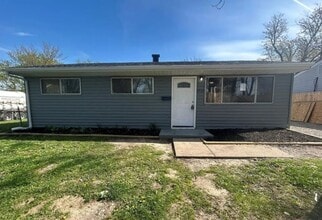 Building Photo - 1711 Parklane Dr