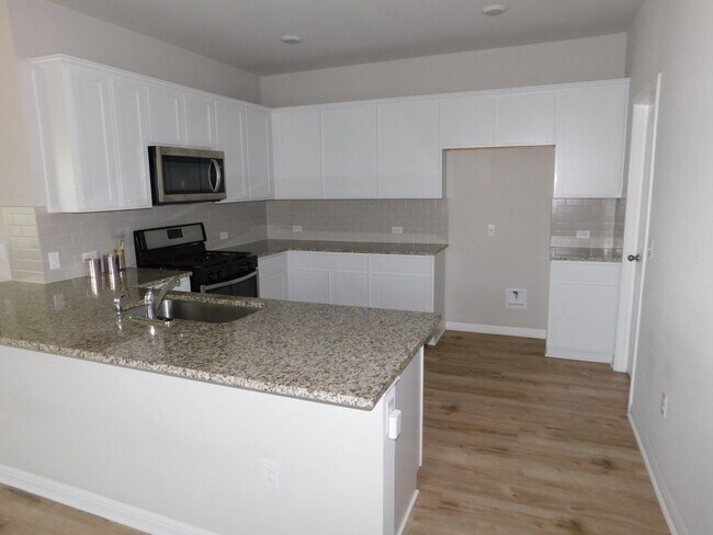 Building Photo - Larkspur 4/2 for lease
